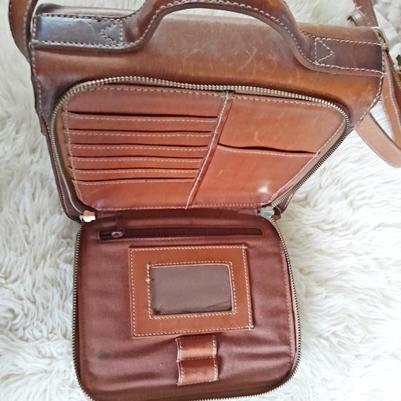 Lovely & Strong - Vintage Leather Cross-Body Bag by G.H. Bass (est. 1876) - Picture 3 of 4